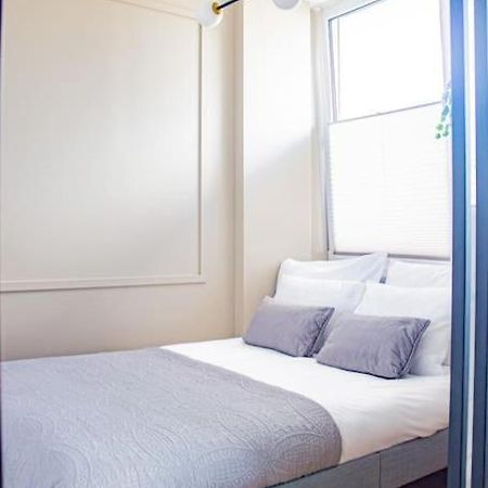 Central Apartment With Balcony And Views, Old Town, Metro Warszawa Exteriör bild