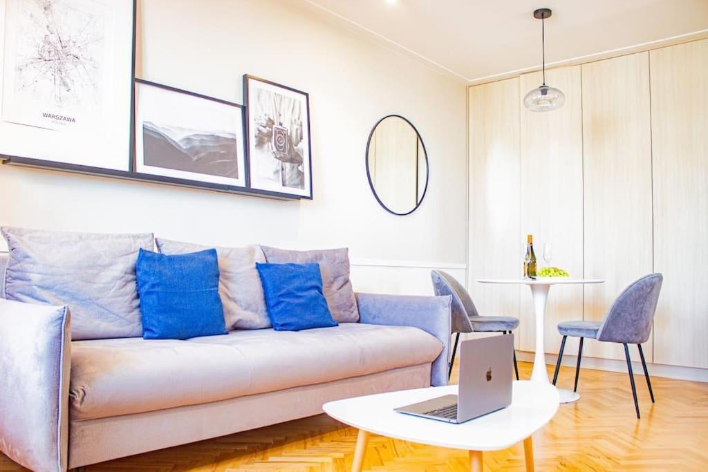 Central Apartment With Balcony And Views, Old Town, Metro Warszawa Exteriör bild