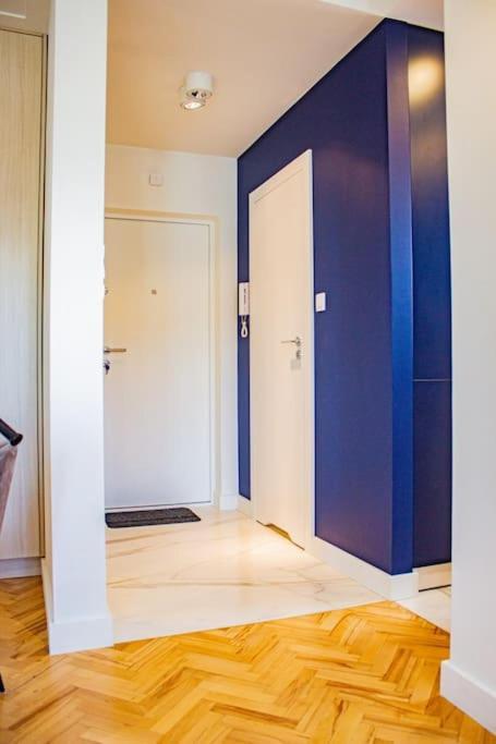 Central Apartment With Balcony And Views, Old Town, Metro Warszawa Exteriör bild
