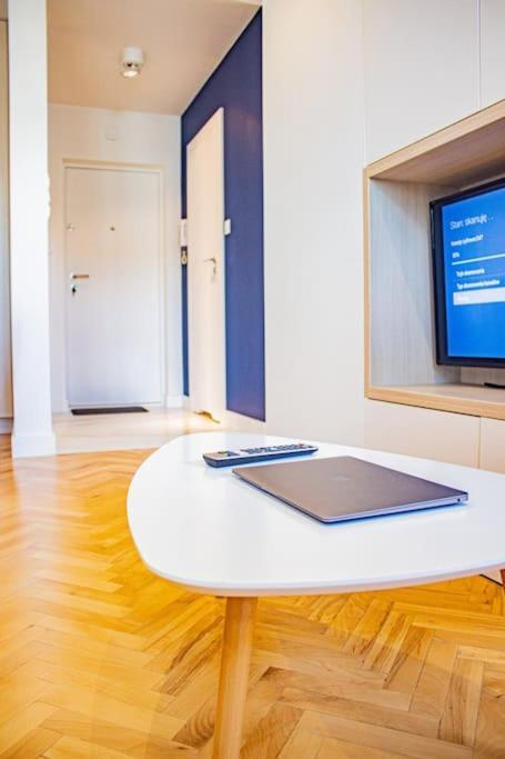 Central Apartment With Balcony And Views, Old Town, Metro Warszawa Exteriör bild