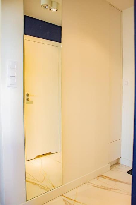 Central Apartment With Balcony And Views, Old Town, Metro Warszawa Exteriör bild