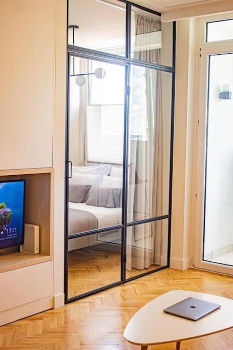Central Apartment With Balcony And Views, Old Town, Metro Warszawa Exteriör bild
