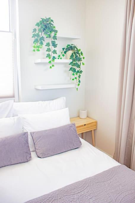 Central Apartment With Balcony And Views, Old Town, Metro Warszawa Exteriör bild