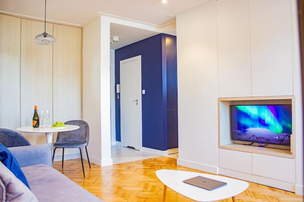 Central Apartment With Balcony And Views, Old Town, Metro Warszawa Exteriör bild