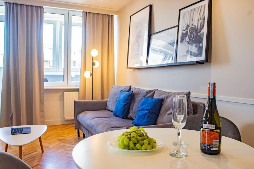 Central Apartment With Balcony And Views, Old Town, Metro Warszawa Exteriör bild