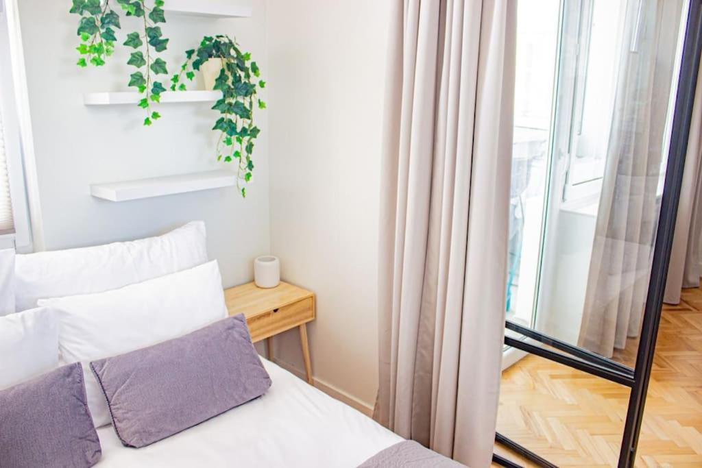 Central Apartment With Balcony And Views, Old Town, Metro Warszawa Exteriör bild
